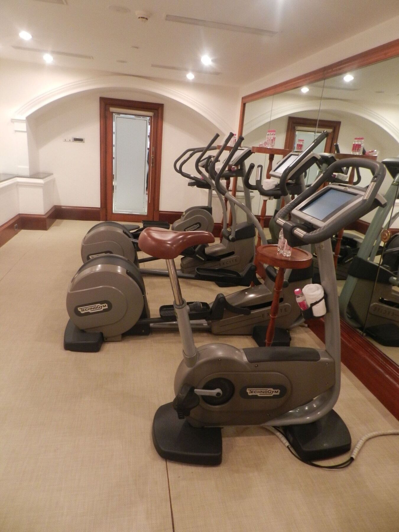 Hotel The Taj Mahal Tower, Bombay Esterno foto Elliptical cross trainer