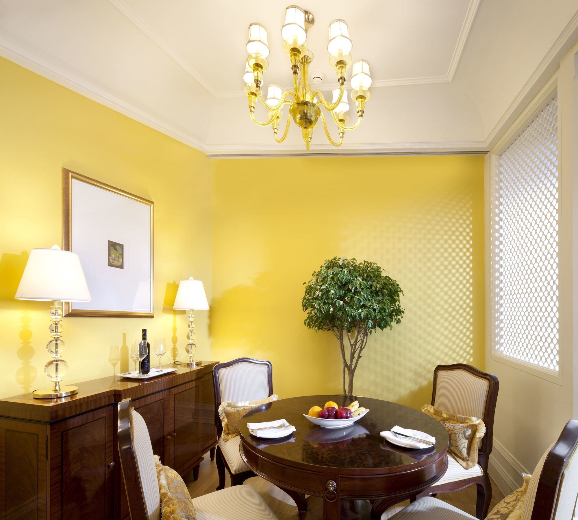 Hotel The Taj Mahal Tower, Bombay Esterno foto A room with yellow walls